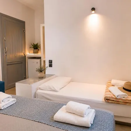 Economy Cozy Perissa (Santorini)